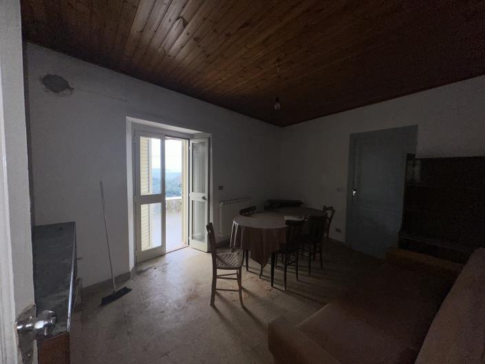 Image No.9-2 Bed Townhouse for sale