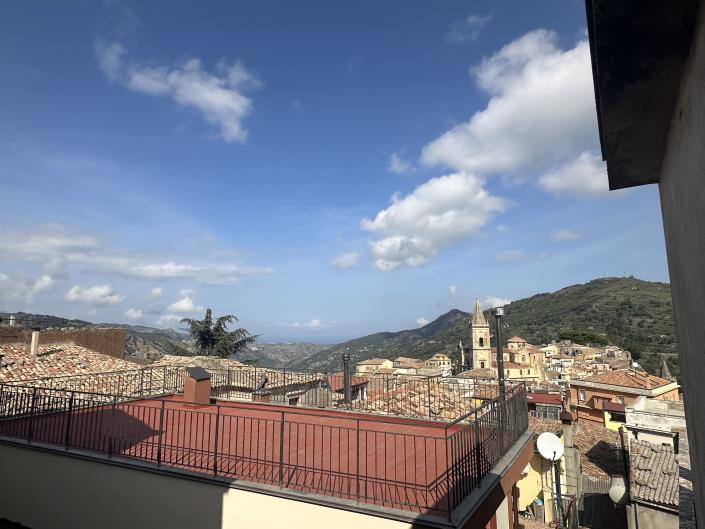 Image No.2-2 Bed Semi-Detached for sale