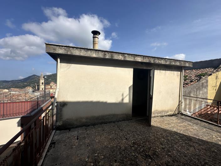 Image No.6-2 Bed Semi-Detached for sale