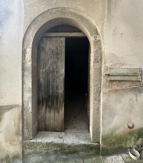 Image No.36-2 Bed Semi-Detached for sale