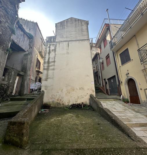 Image No.38-2 Bed Semi-Detached for sale