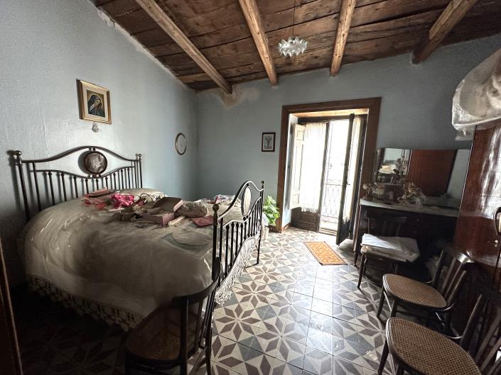 Image No.9-2 Bed Semi-Detached for sale