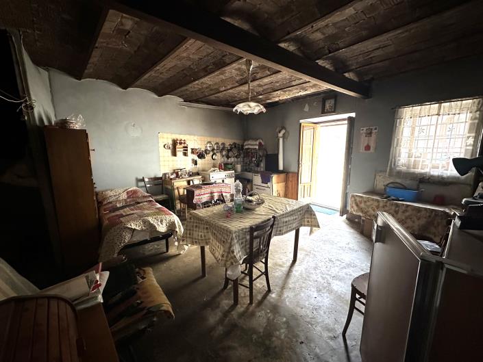 Image No.18-2 Bed Semi-Detached for sale