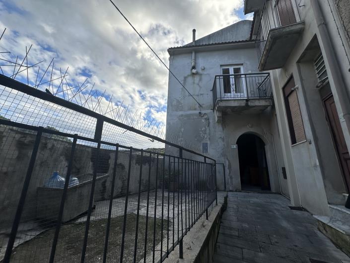 Image No.21-1 Bed Semi-Detached for sale