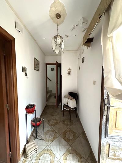 Image No.22-2 Bed Semi-Detached for sale