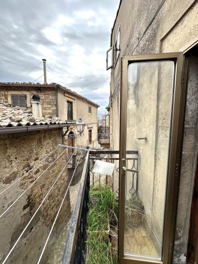 Image No.11-2 Bed Semi-Detached for sale