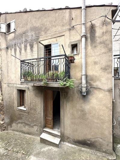 Image No.27-2 Bed Semi-Detached for sale