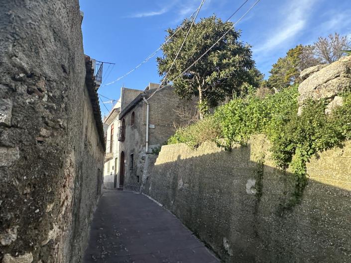 Image No.33-1 Bed Semi-Detached for sale