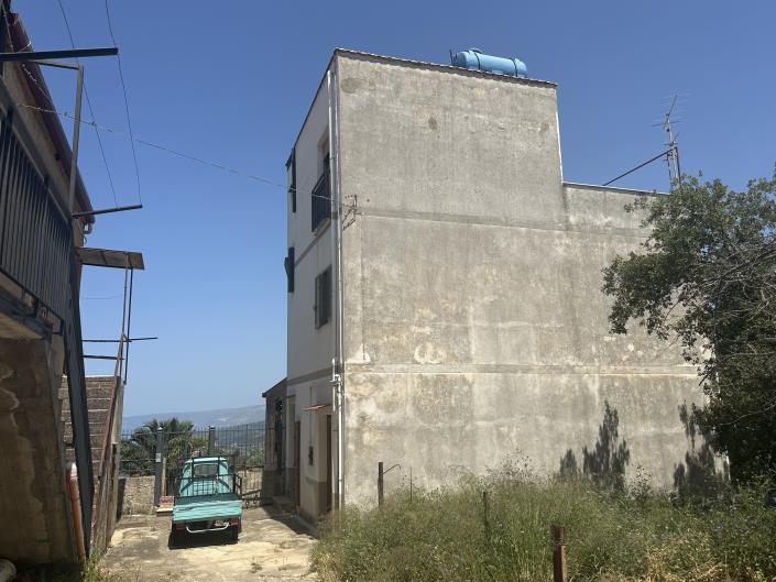 Image No.13-1 Bed Semi-Detached for sale