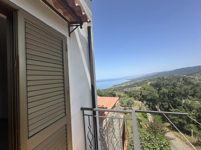 Image No.2-1 Bed Semi-Detached for sale