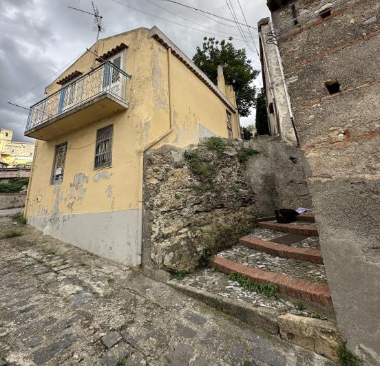 Image No.37-4 Bed Semi-Detached for sale