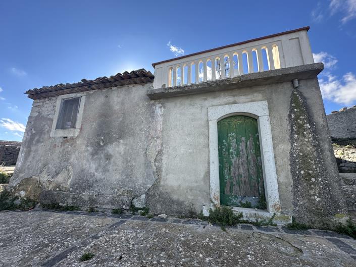 Image No.7-2 Bed Semi-Detached for sale