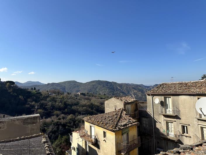 Image No.6-2 Bed Townhouse for sale