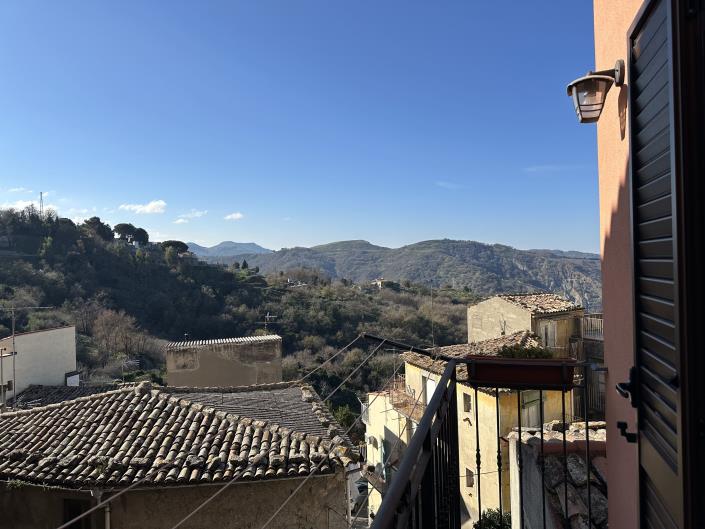 Image No.25-2 Bed Townhouse for sale