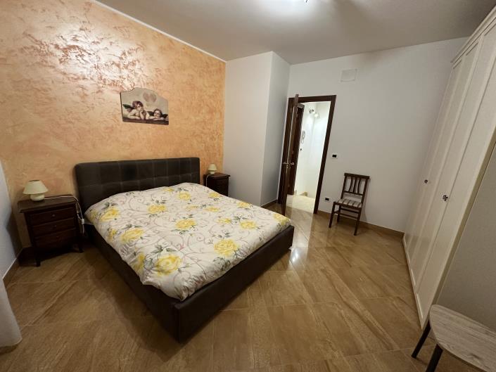 Image No.15-2 Bed Townhouse for sale