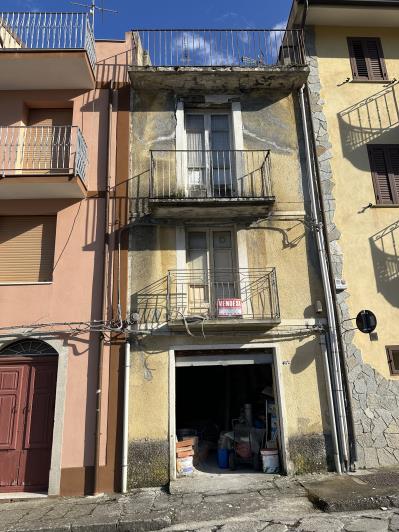 Image No.3-Maison de ville de 3 chambres à vendre à Novara di Sicilia