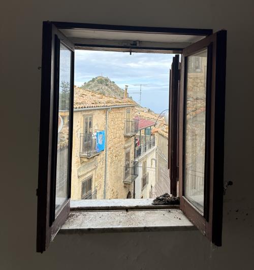 Image No.5-2 Bed Semi-Detached for sale