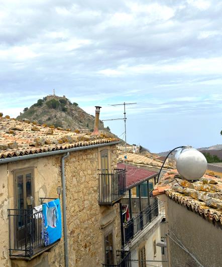 Image No.16-2 Bed Semi-Detached for sale