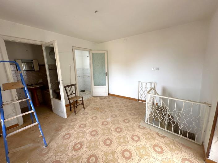 Image No.17-2 Bed Semi-Detached for sale