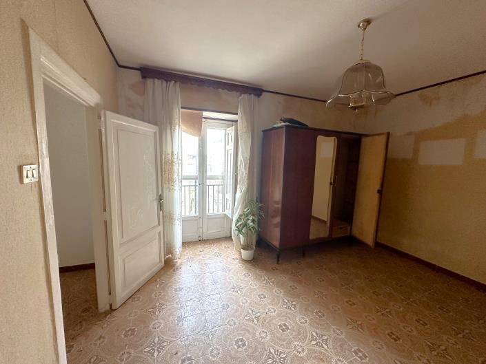 Image No.14-2 Bed Semi-Detached for sale