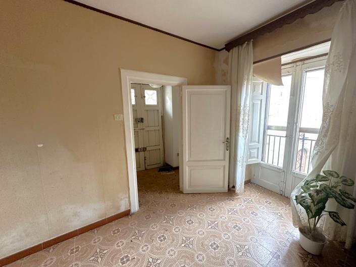 Image No.25-2 Bed Semi-Detached for sale