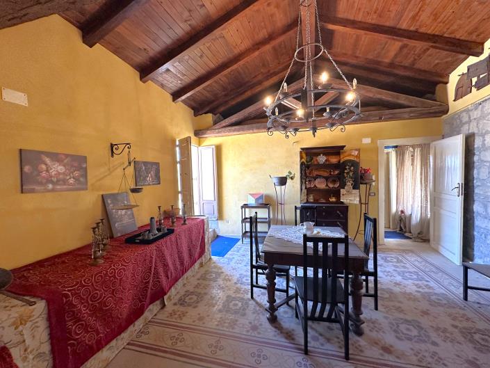 Image No.16-5 Bed Restaurant for sale