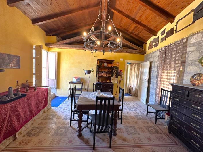 Image No.8-5 Bed Restaurant for sale