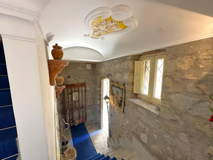 Image No.44-5 Bed Restaurant for sale