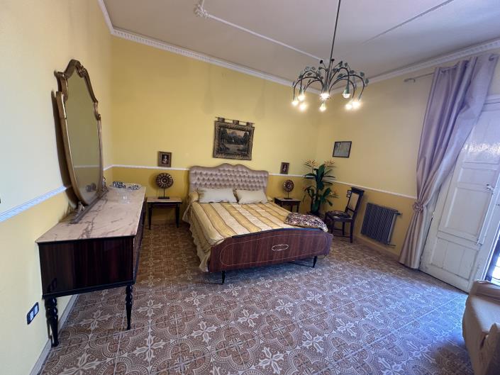 Image No.14-5 Bed Restaurant for sale