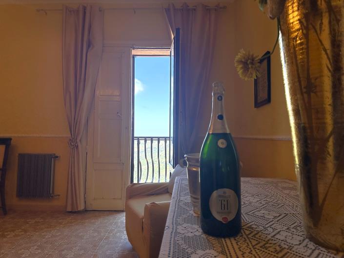 Image No.15-5 Bed Restaurant for sale