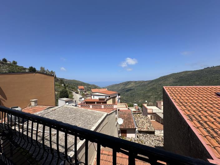 Image No.31-5 Bed Restaurant for sale