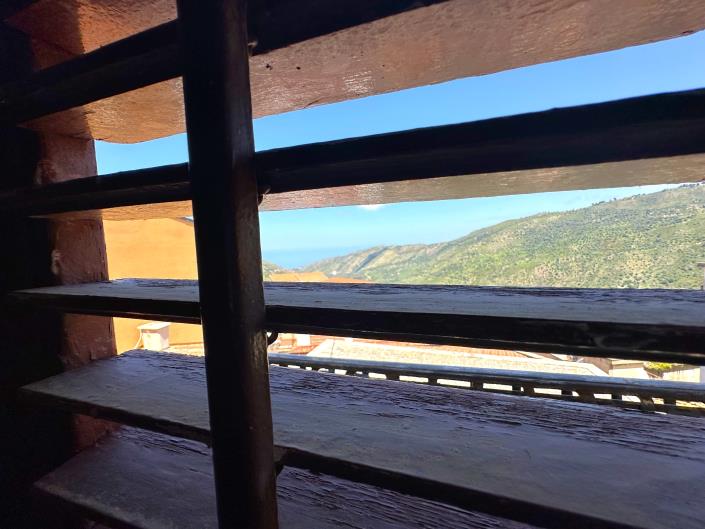 Image No.26-5 Bed Restaurant for sale