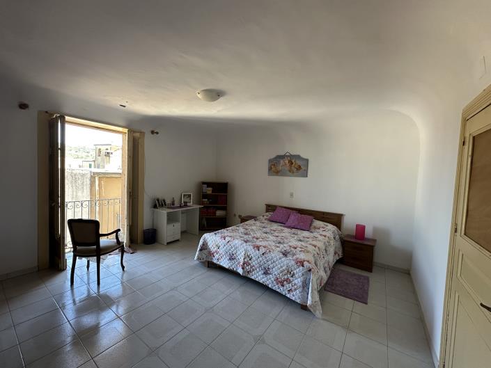 Image No.27-2 Bed Townhouse for sale