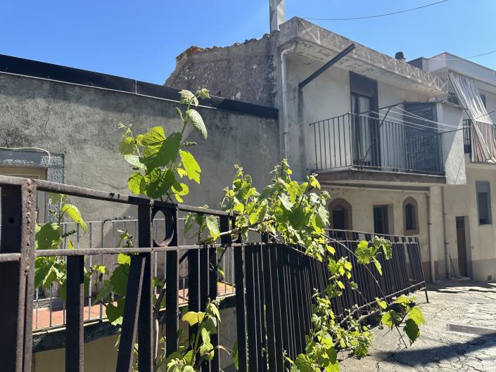 Image No.51-2 Bed Townhouse for sale