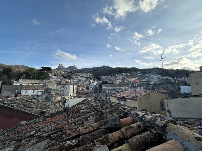 Image No.6-2 Bed House for sale