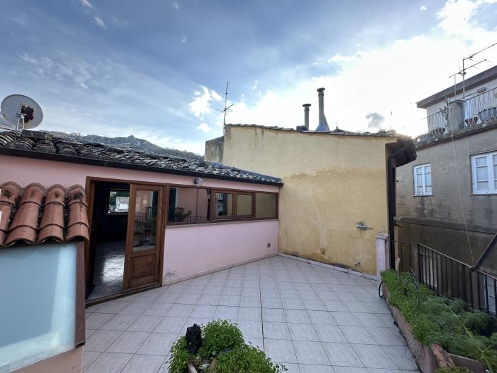 Image No.8-2 Bed House for sale