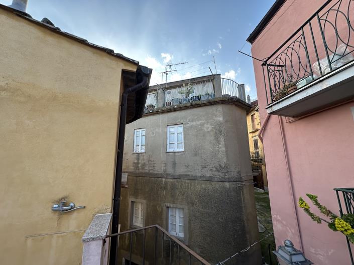 Image No.35-2 Bed House for sale