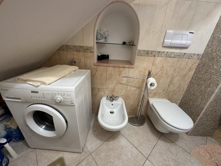 Image No.20-2 Bed House for sale