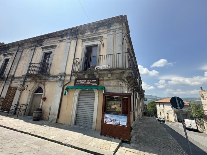 Image No.45-3 Bed Property for sale