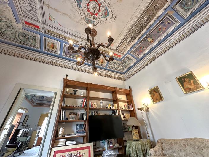 Image No.12-3 Bed Property for sale