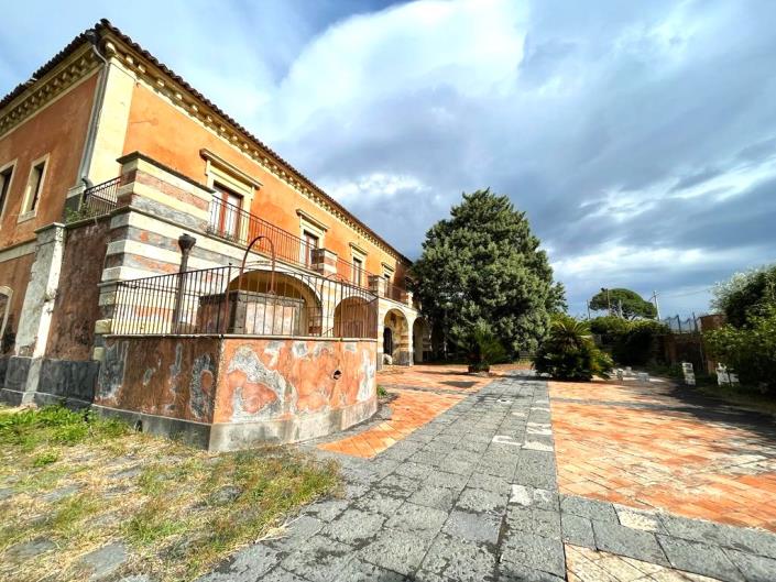 Image No.4-5 Bed Villa / Detached for sale