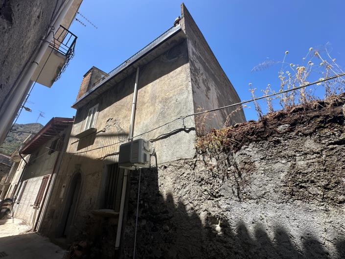 Image No.46-Maison de ville de 3 chambres à vendre à Novara di Sicilia