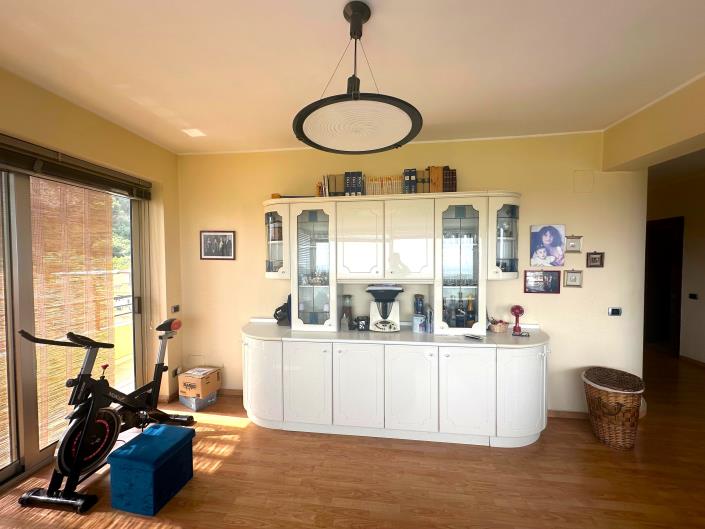 Image No.9-3 Bed Apartment for sale