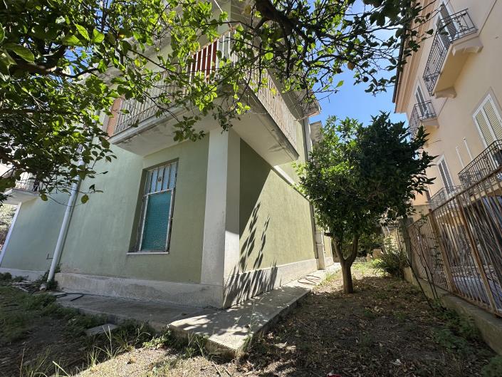 Image No.35-3 Bed Villa / Detached for sale