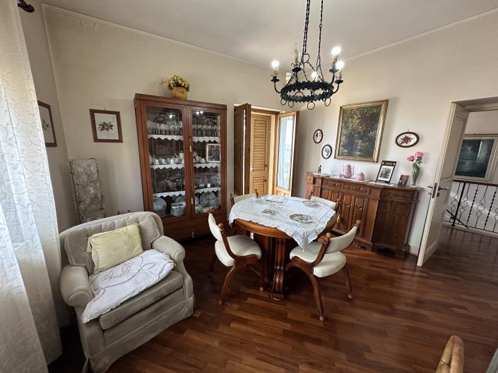 Image No.12-3 Bed House for sale