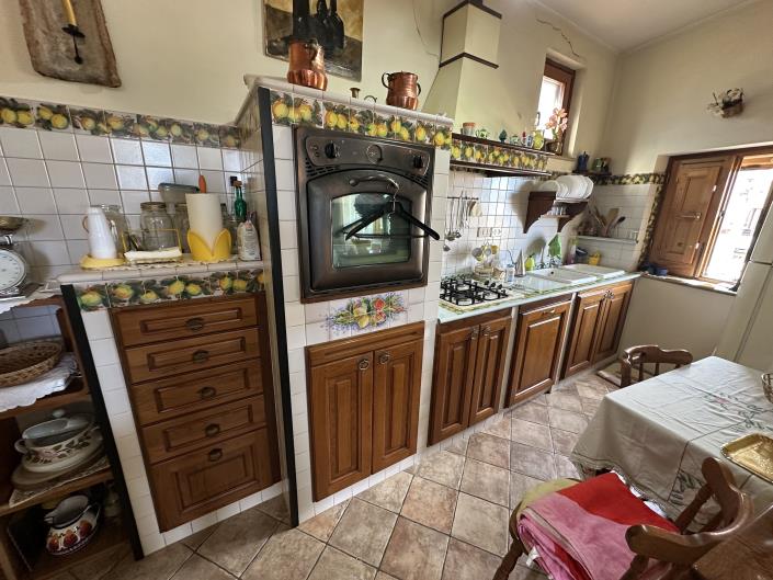 Image No.10-3 Bed House for sale