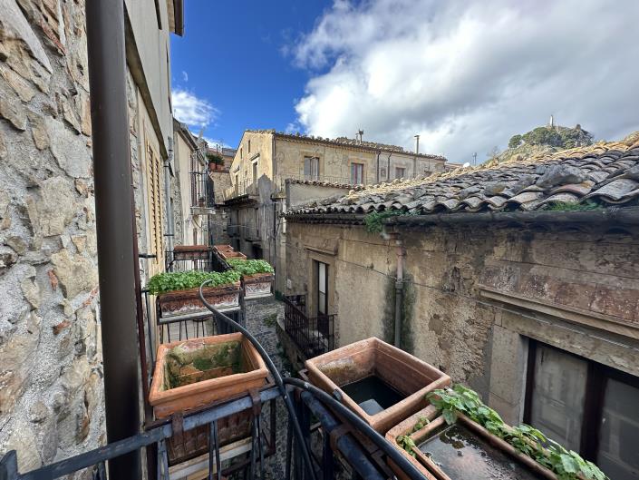 Image No.27-3 Bed House for sale