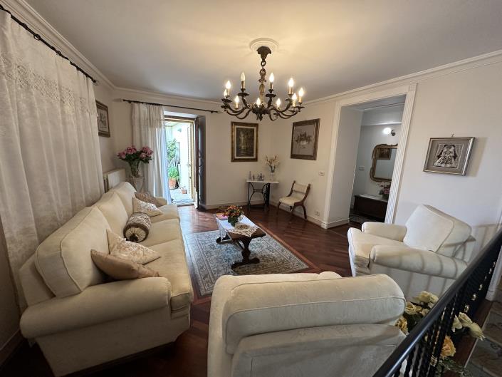 Image No.31-3 Bed House for sale