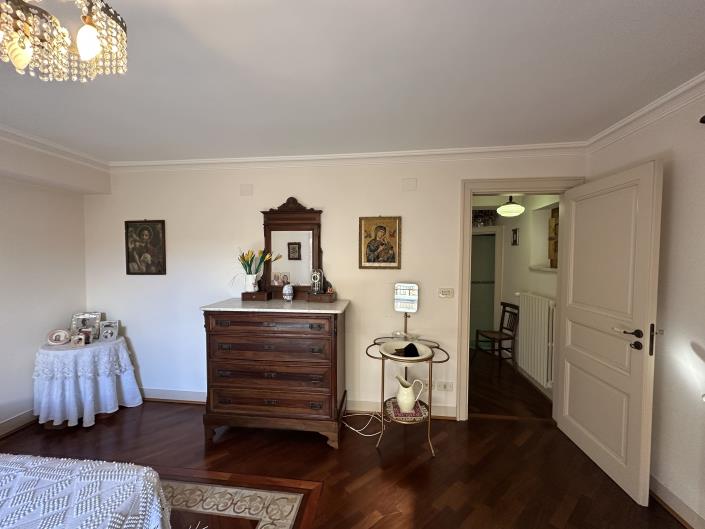 Image No.37-3 Bed House for sale