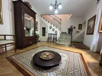 1 - Mistretta, House